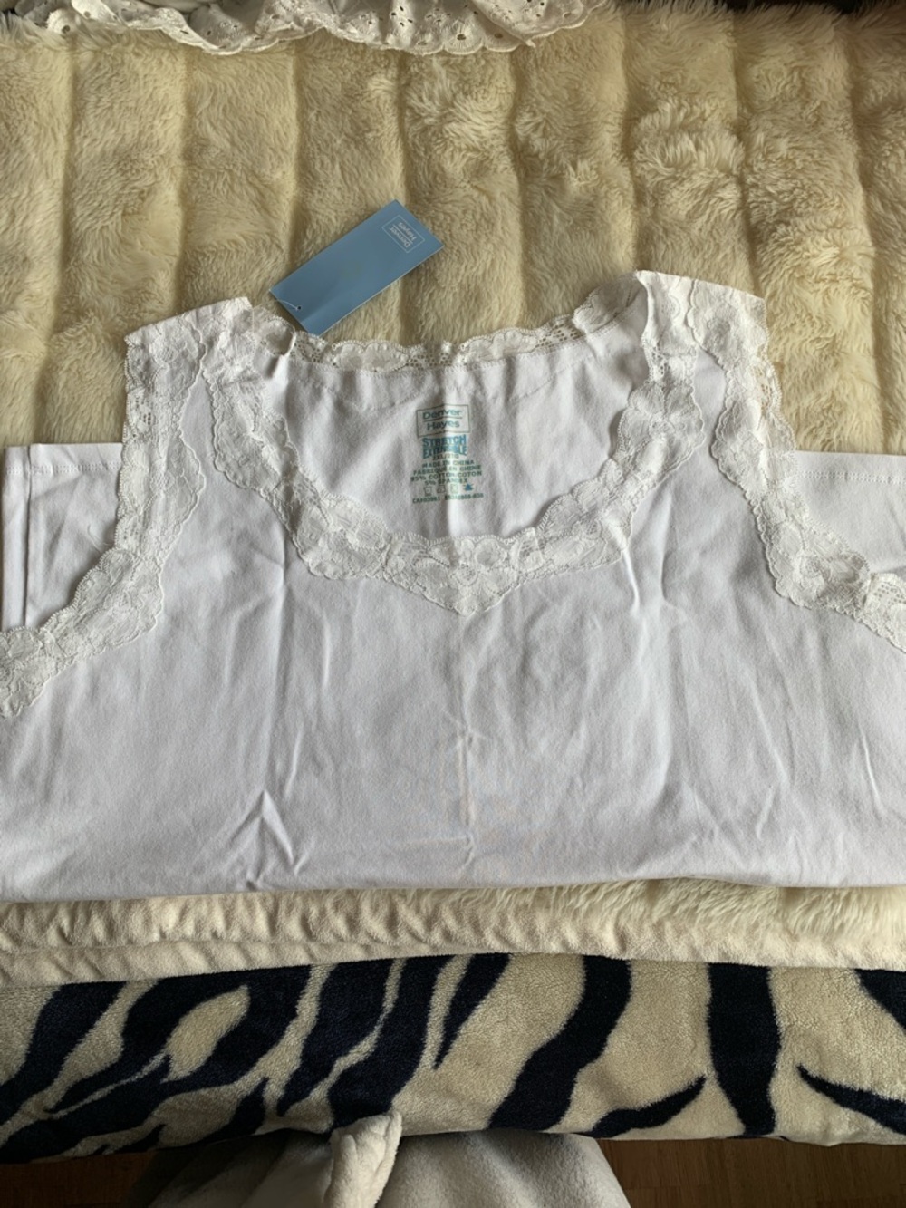Size 2XL white lace skeeveless stretch tank top NWT